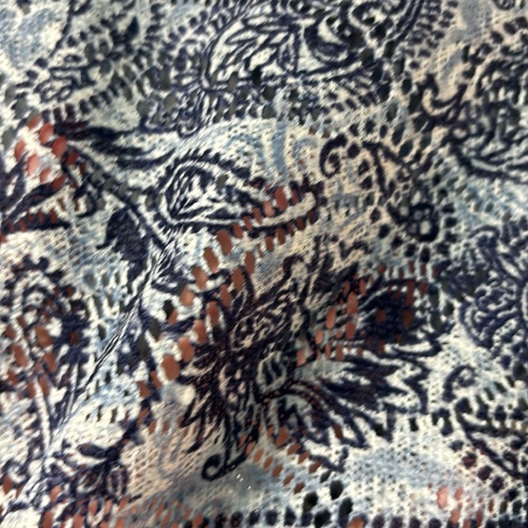 Chicos flutter short sleeve tee with paisley pattern (open knit) size 2 - Picture 4 of 6